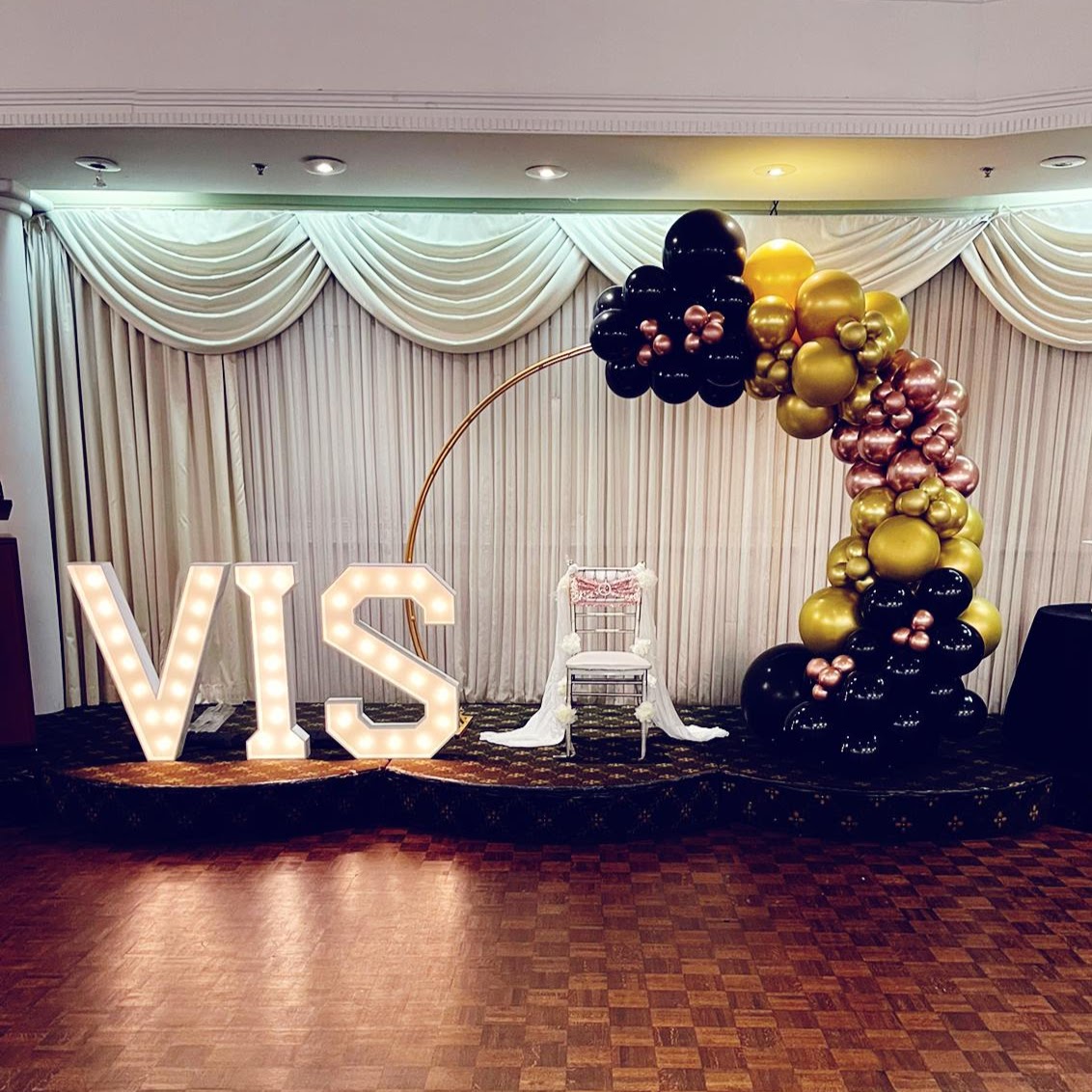 Affordable marquee letter rentals in Toronto: Mr. & Mrs.