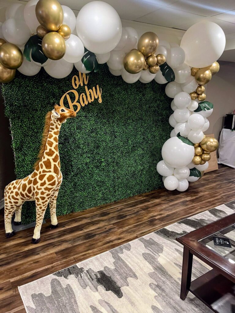 Balloon artists for gender reveal parties with balloon decor in Markham