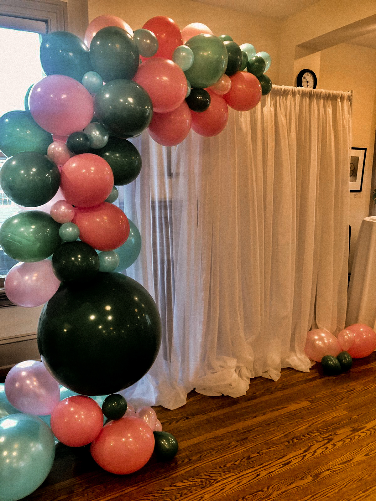 Brampton balloon decor: Balloon arches