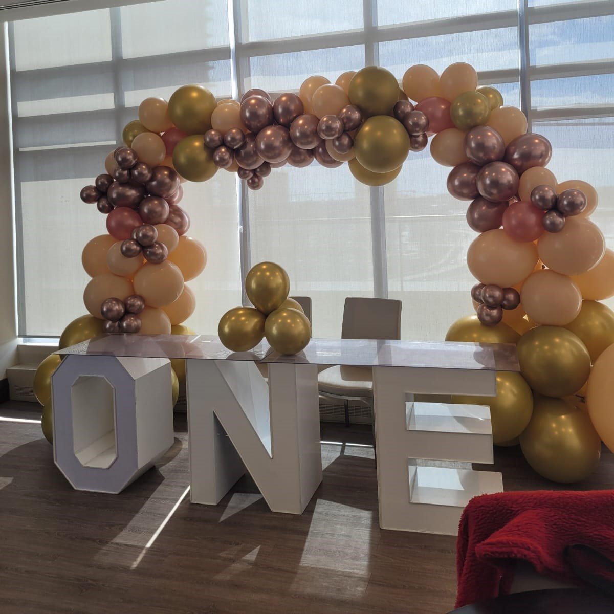 For the best decorations with balloon arrangements in Mississauga think of us