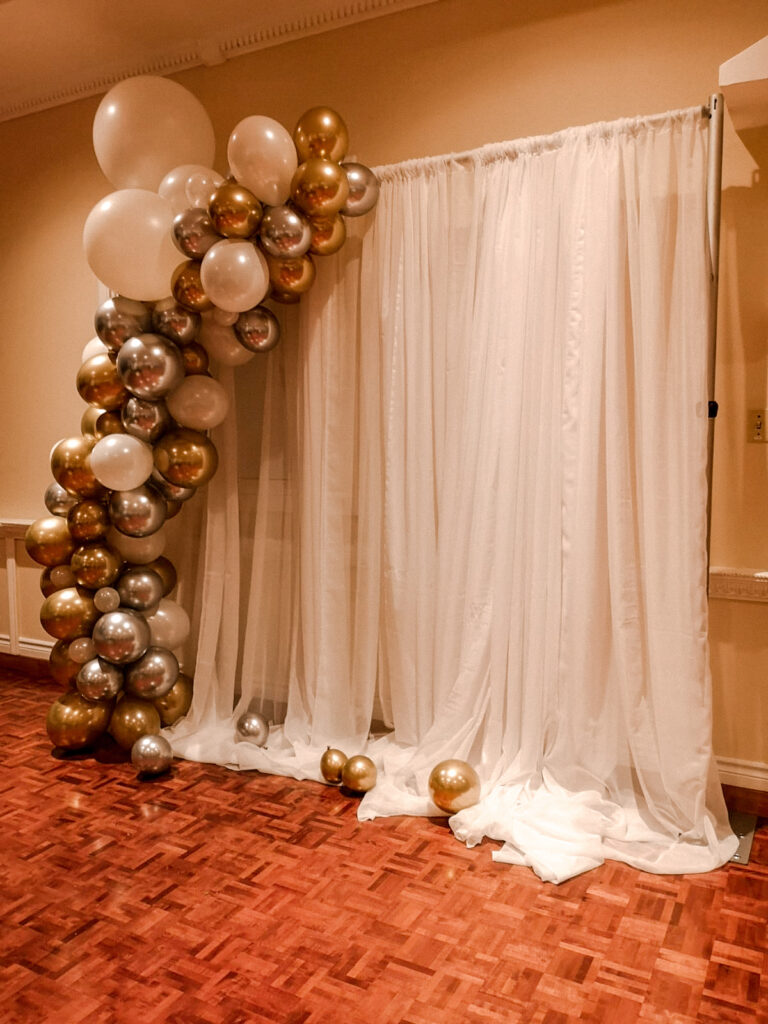 Divorce party balloon decor in Toronto: the best arrangement
