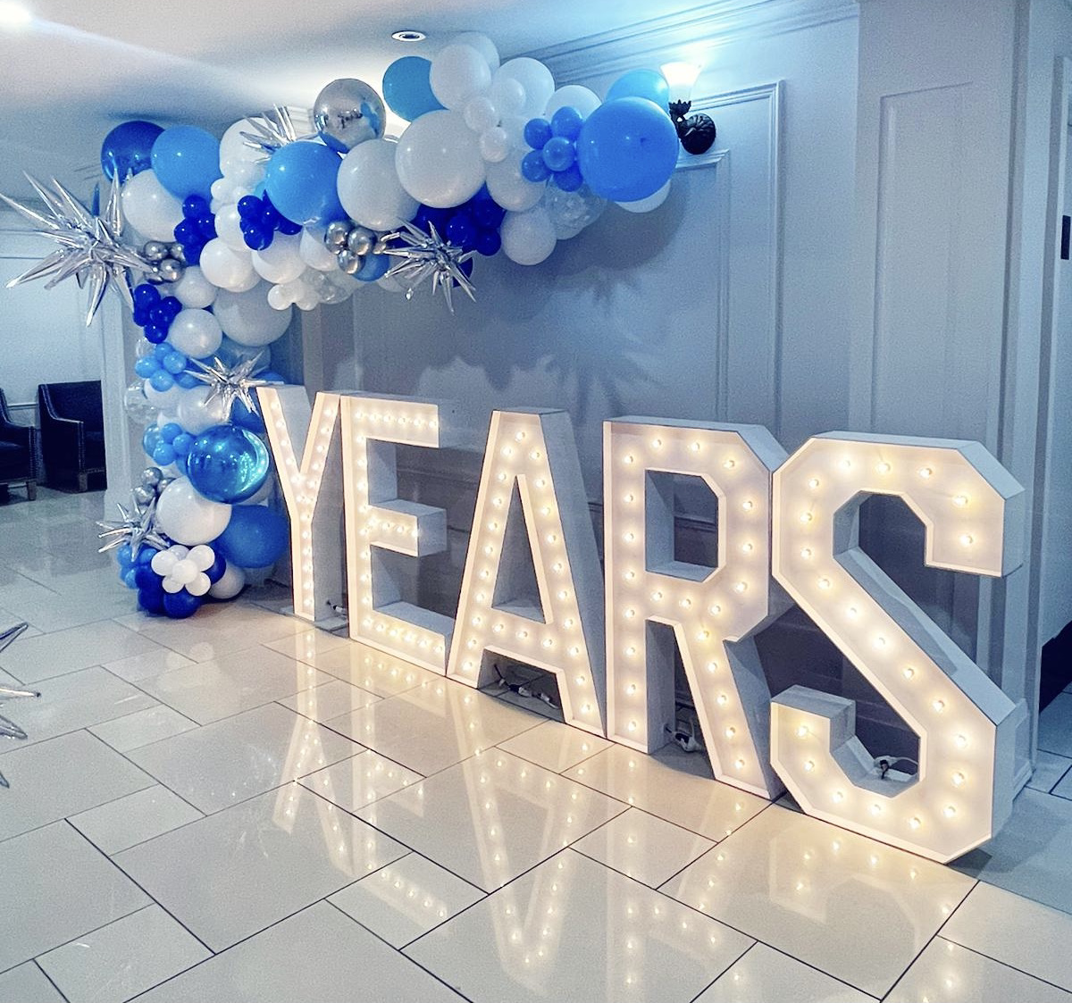 severn balloon cluster decor