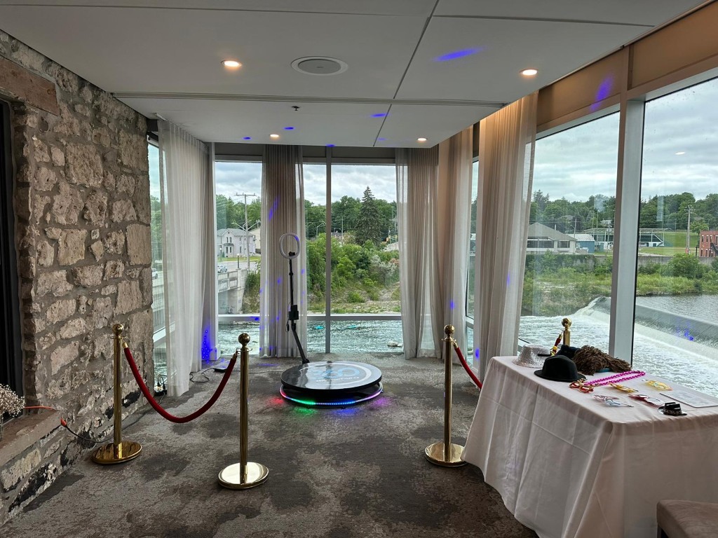 360 video booth with stanchions and props