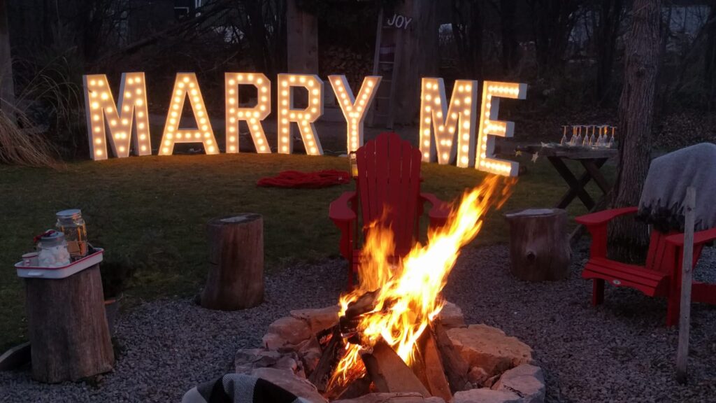 marquee letters that spell out "marry me" 